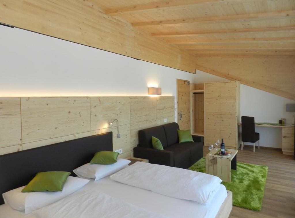 Garni Hotel Mezdi Wolkenstein in Gröden Zimmer foto