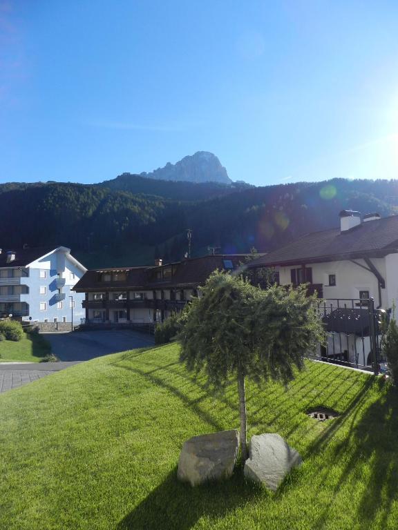 Garni Hotel Mezdi Wolkenstein in Gröden Exterior foto